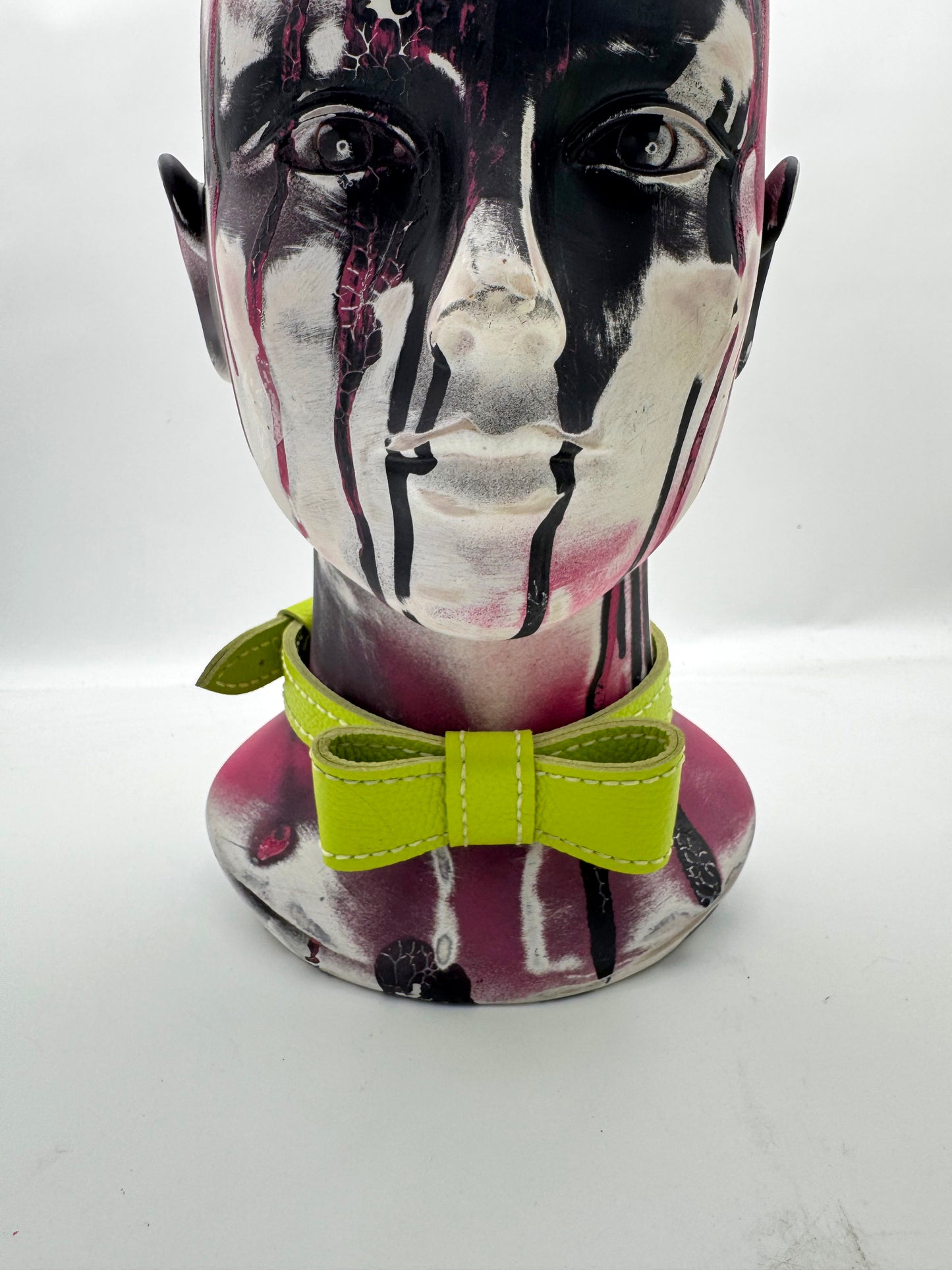 Bowtie Leather Collar – Elegant, Durable & Comfort-Fit