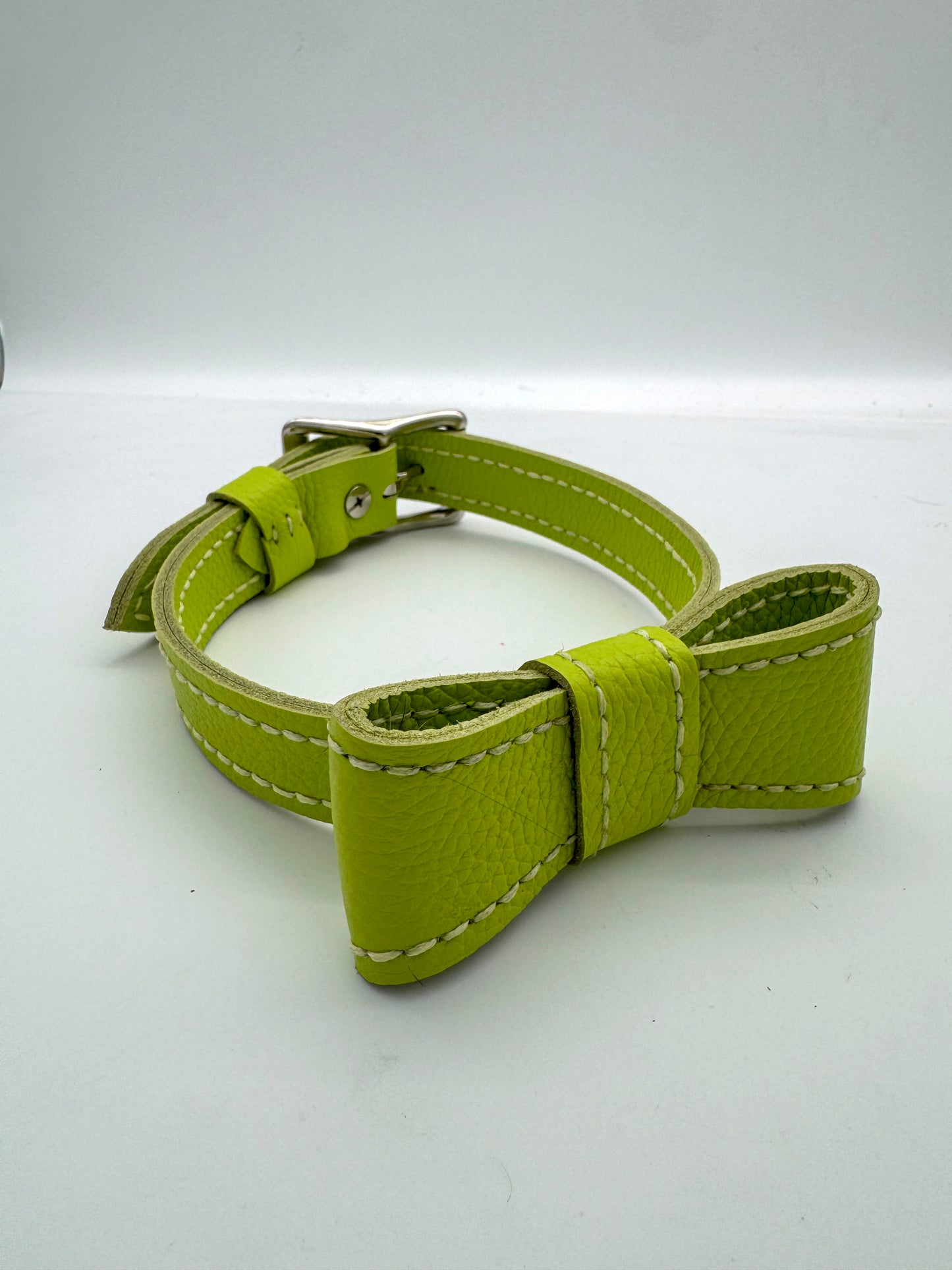 Bowtie Leather Collar – Elegant, Durable & Comfort-Fit